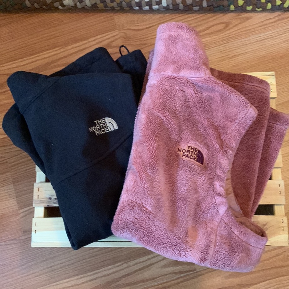 2 North Face Vests